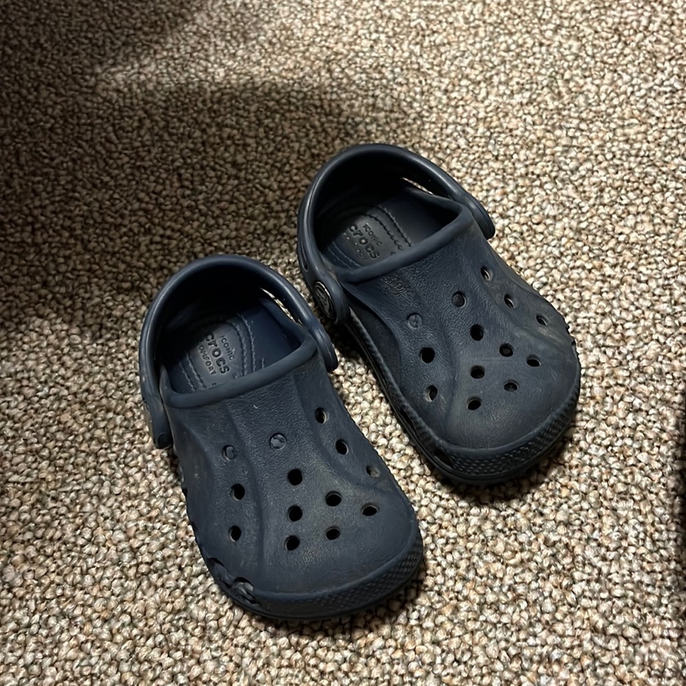 Crocs toddler size 6